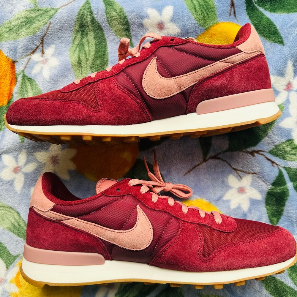 Nike Internationalist Red and Pink Sneakers Men’s size 11